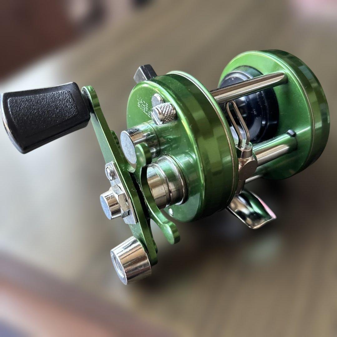 ベ*き様 ABU Ambassadeur 2500 ベイトリール グリーン - メルカリ