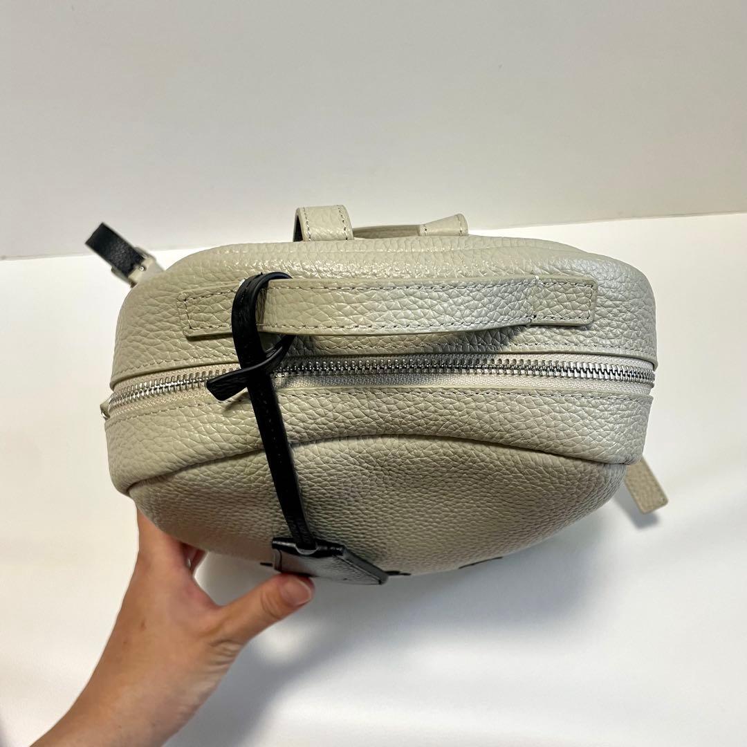 も*こ様 激レア 美品【アニエスベー】リュック ロゴ 刺繍 牛革 レザー グレー