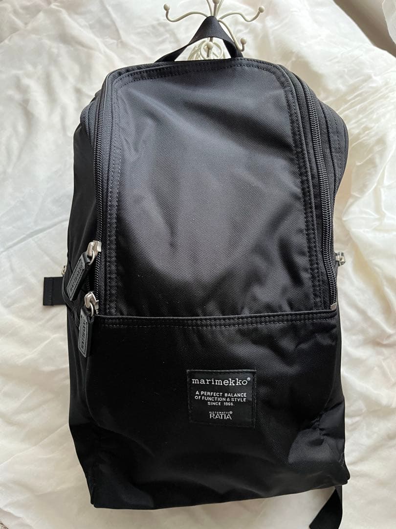 【美品】marimekko Metro バックパック ブラック