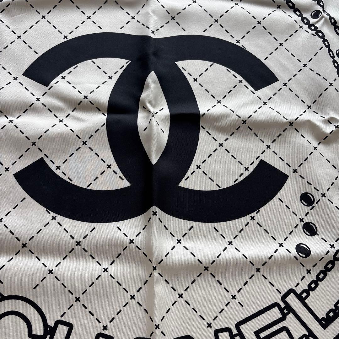 CHANEL シルク バンダナ ホワイト/ブラック