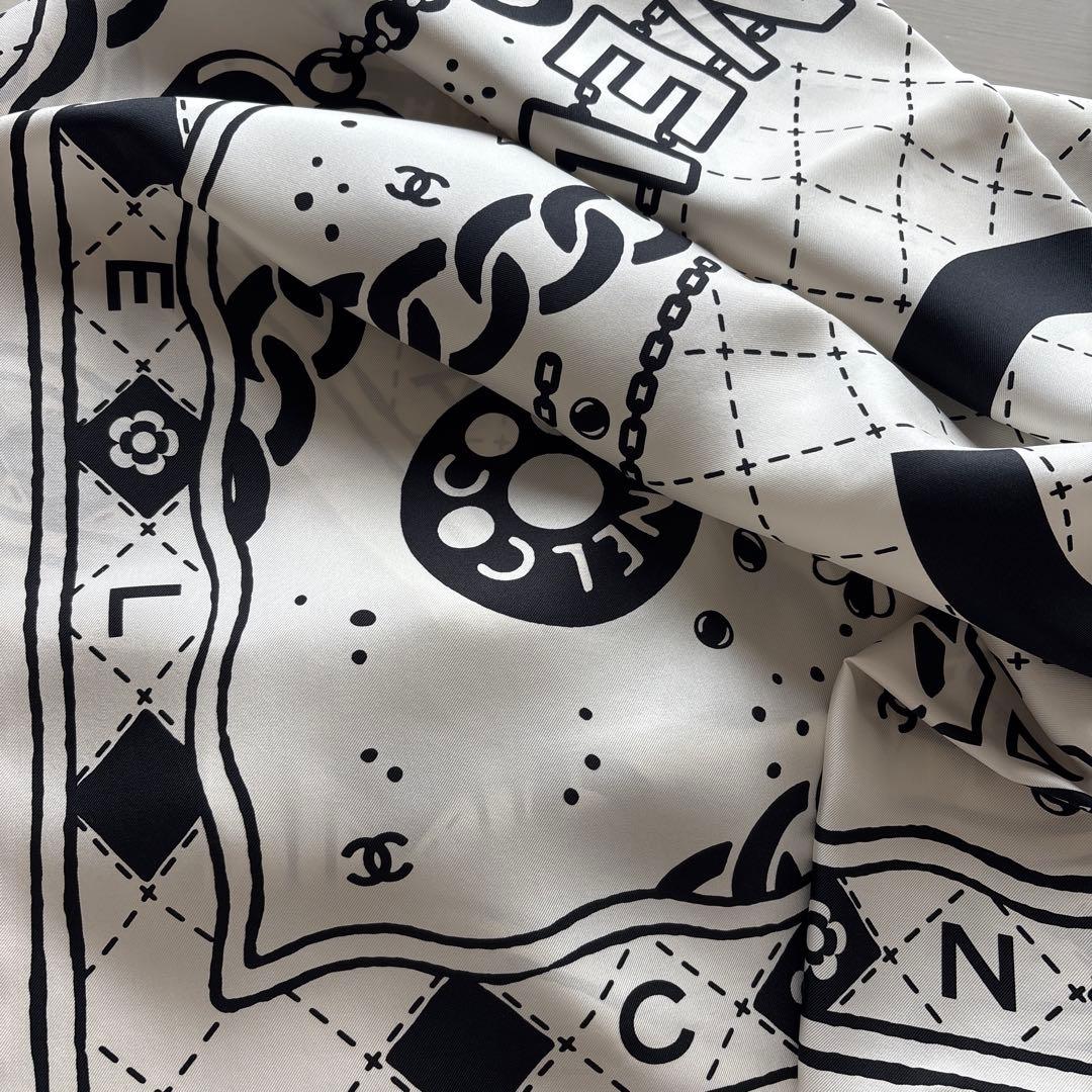 CHANEL シルク バンダナ ホワイト/ブラック