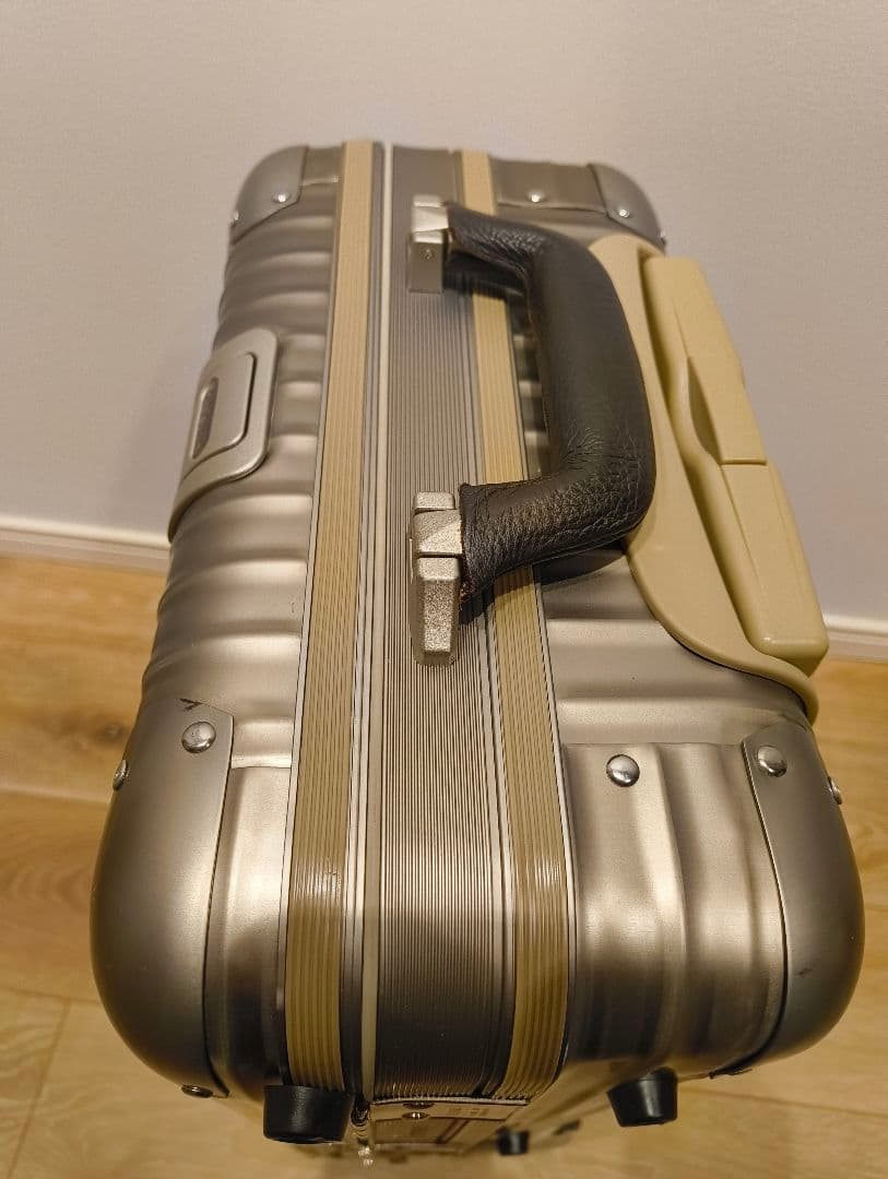 【美品・廃盤】 RIMOWAプライベートジェットルフトハンザ コラボ 32L