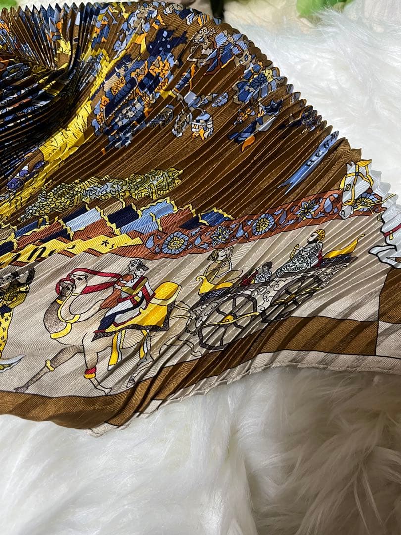 HERMES 絵画風プリントスカーフ プリーツ