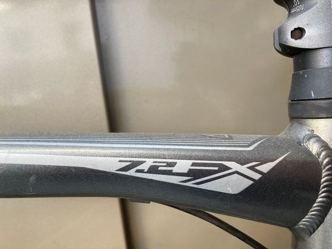 po-san専用　大阪府　クロスバイク TREK FX7.2 定価6.5万円