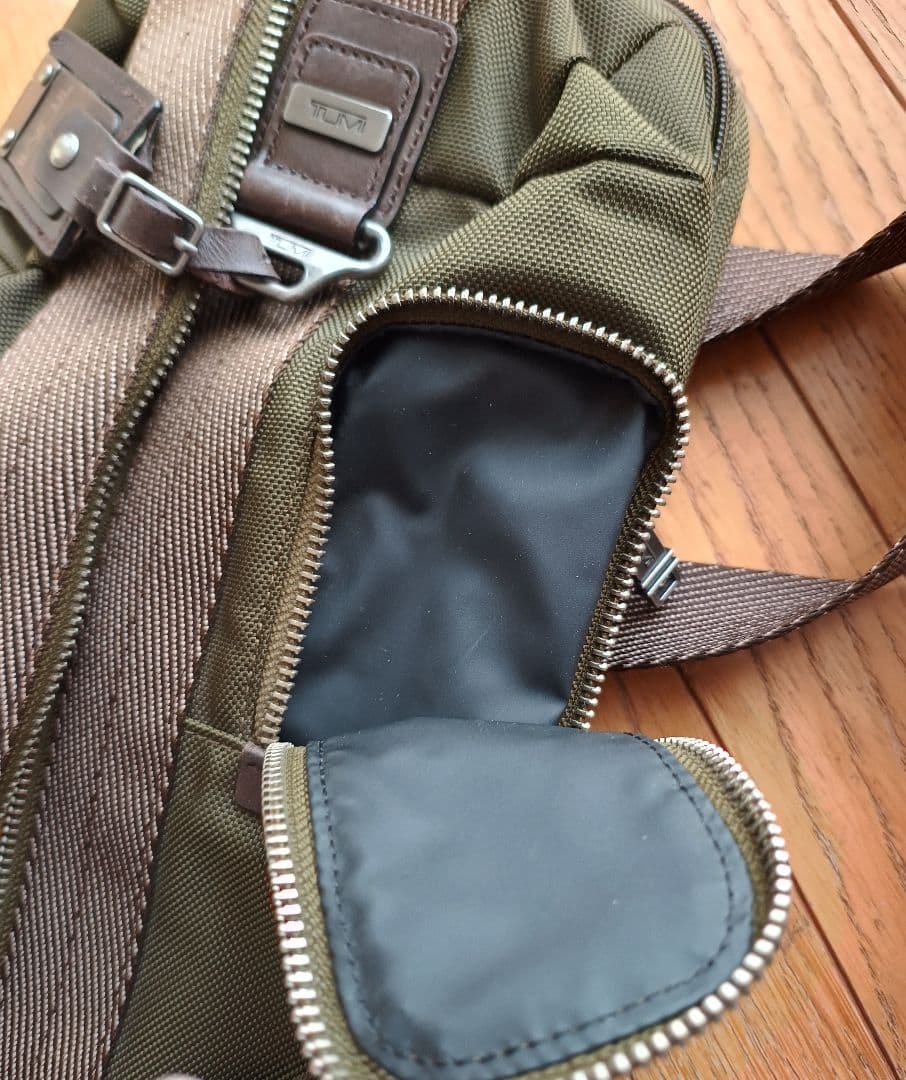 2〜3回使用の極美品 TUMI クロスボディバッグALPHABRAVO