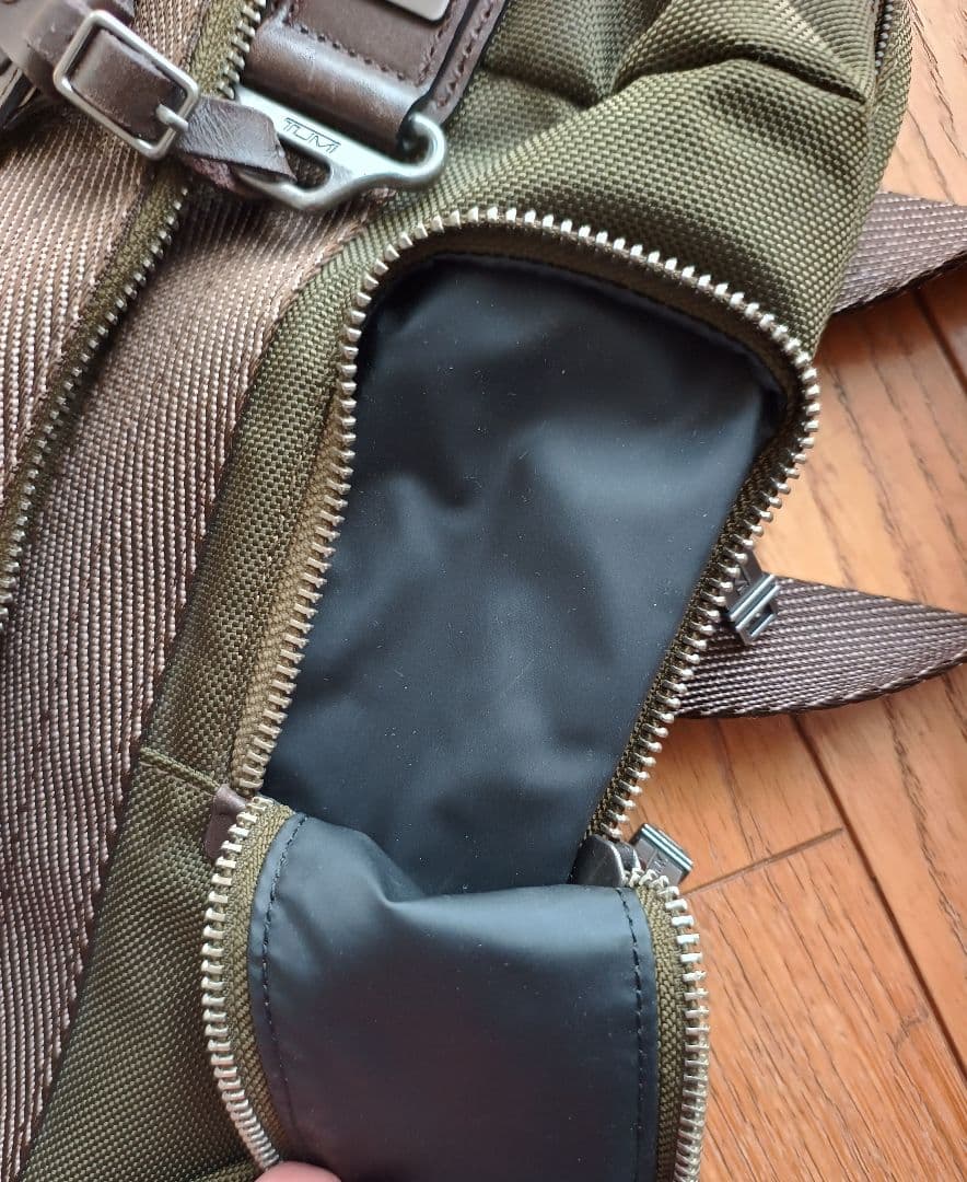 2〜3回使用の極美品 TUMI クロスボディバッグALPHABRAVO