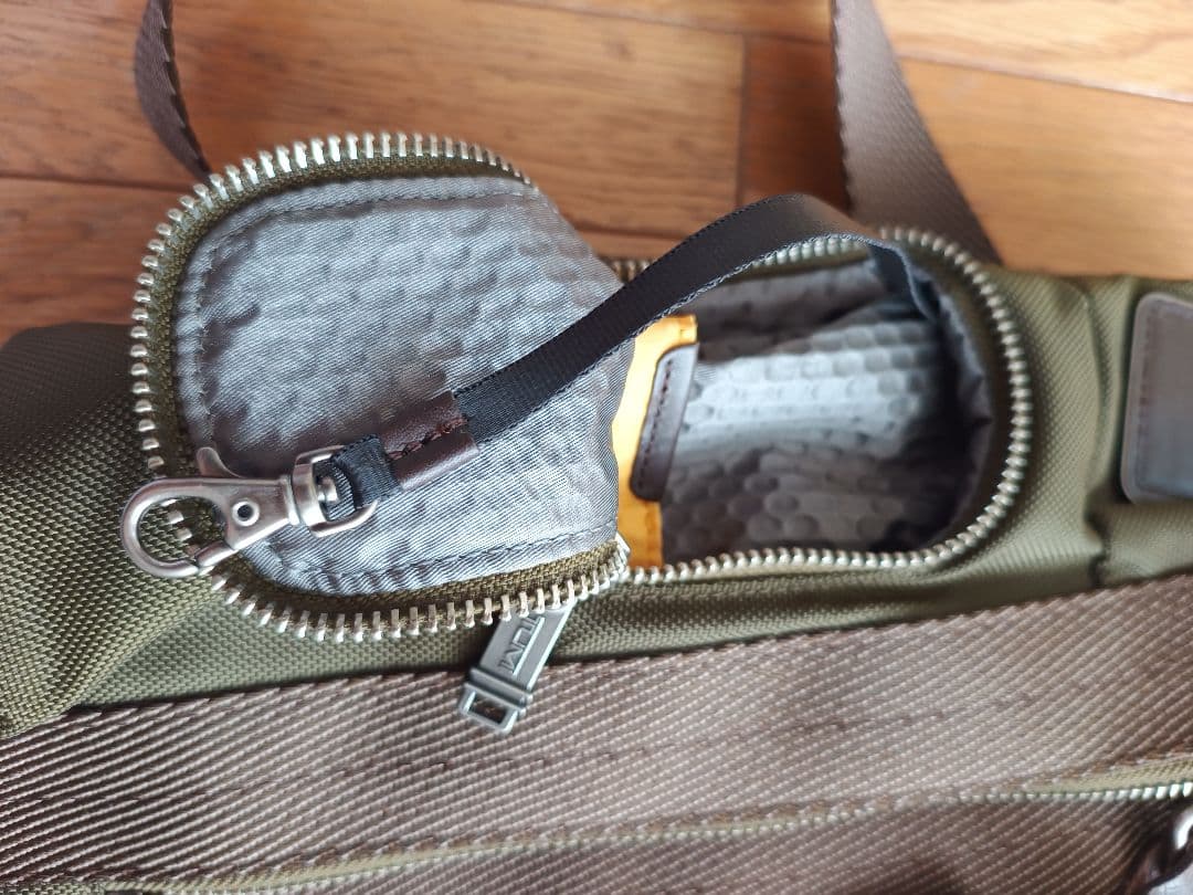 2〜3回使用の極美品 TUMI クロスボディバッグALPHABRAVO