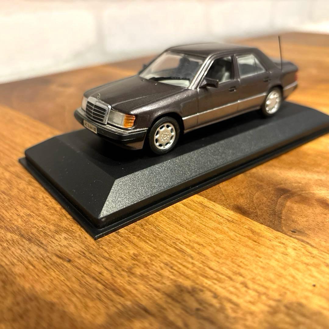MINICHAMPS Mercedes Benz 400E V8