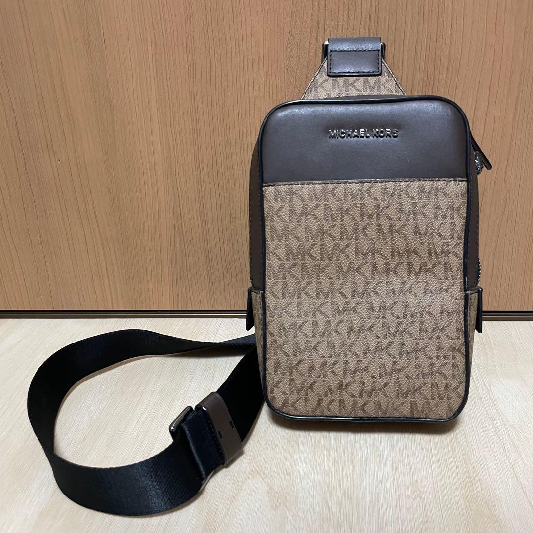 【美品】MICHAELKORS マイケルコース　スリングバッグ　MKシグネチャー