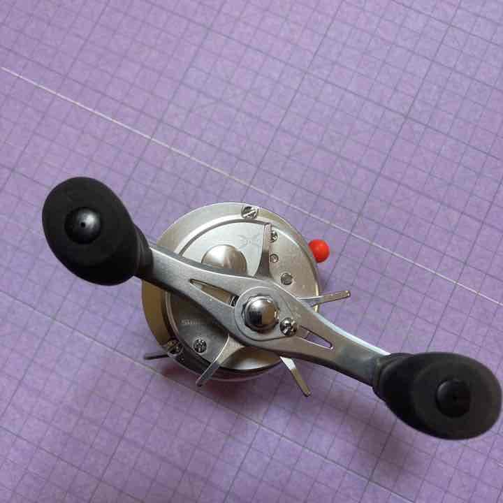 SHIMANO、オシアカルカッタ200HG 種類···ベイトリール特徴···右