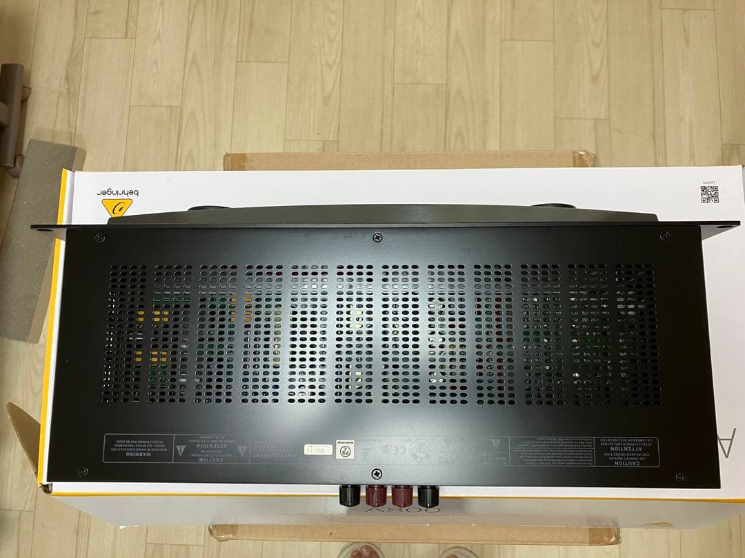 Behringer A800 パワーアンプ 800W