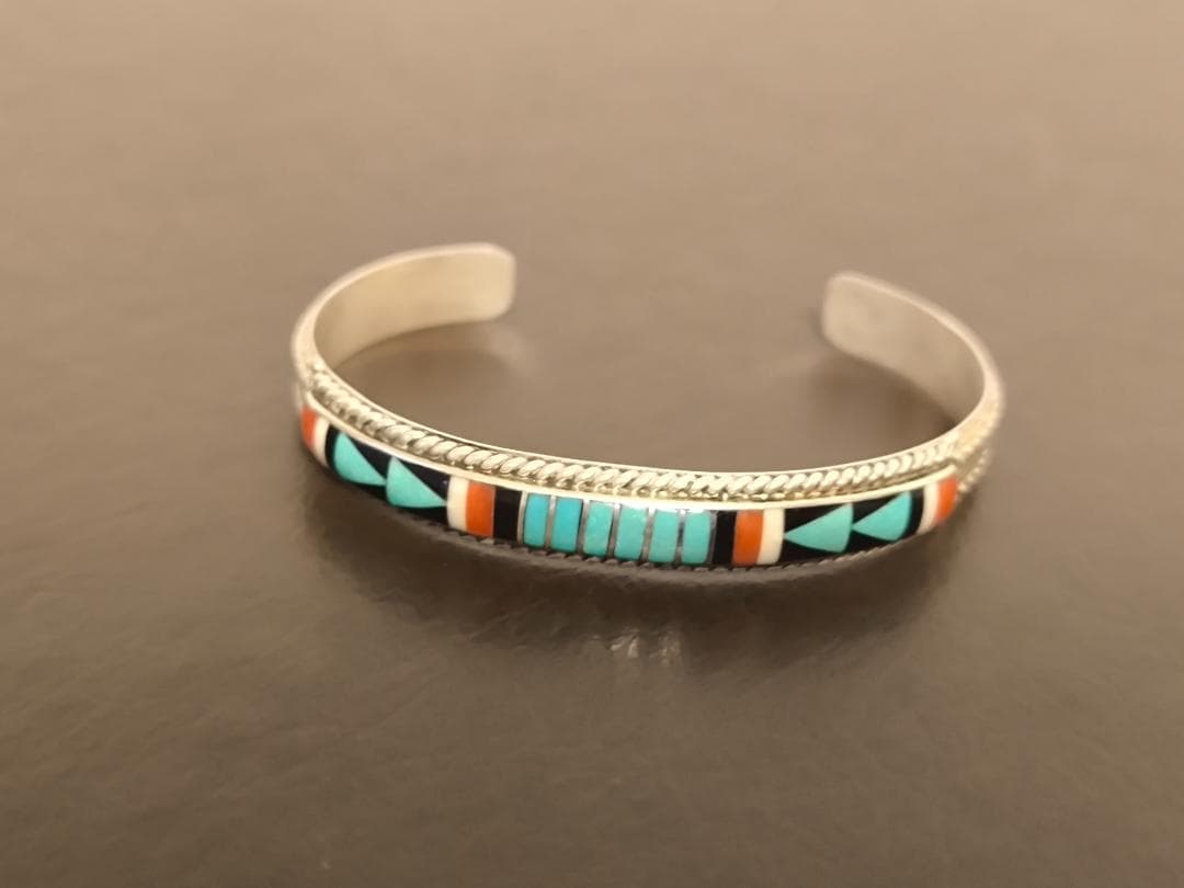 ズニ インディアンジュエリー ターコイズ コーラル スターリング バングル