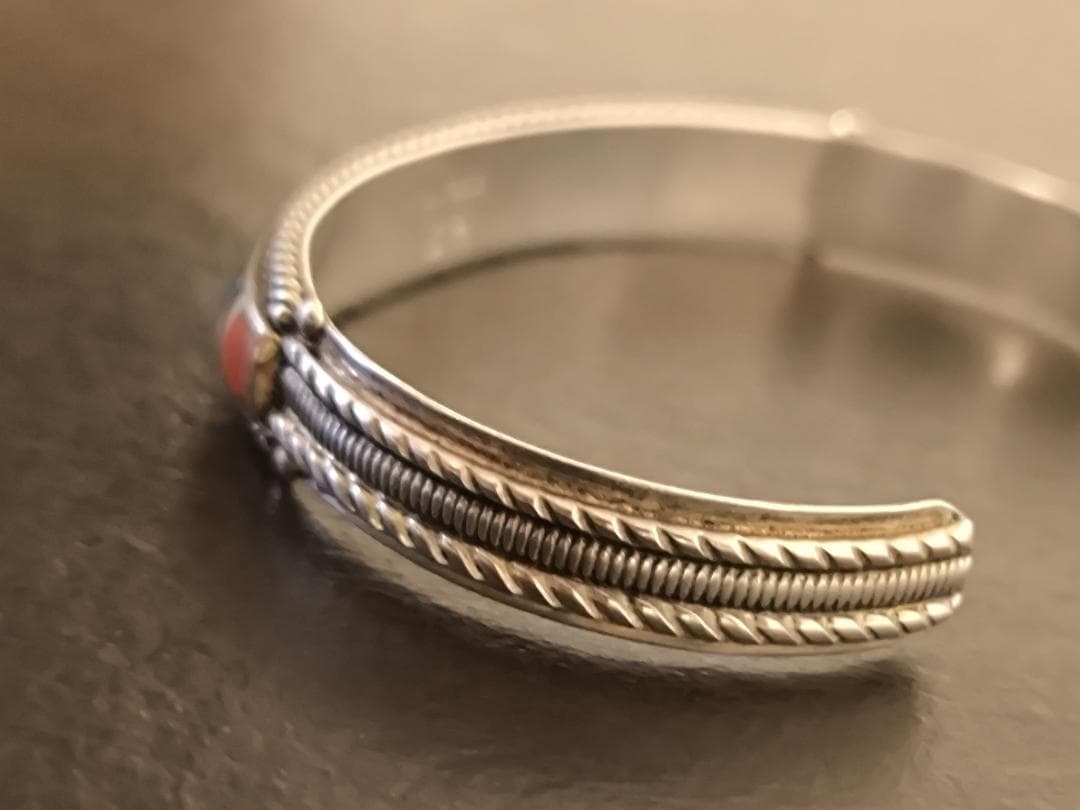 ズニ インディアンジュエリー ターコイズ コーラル スターリング バングル