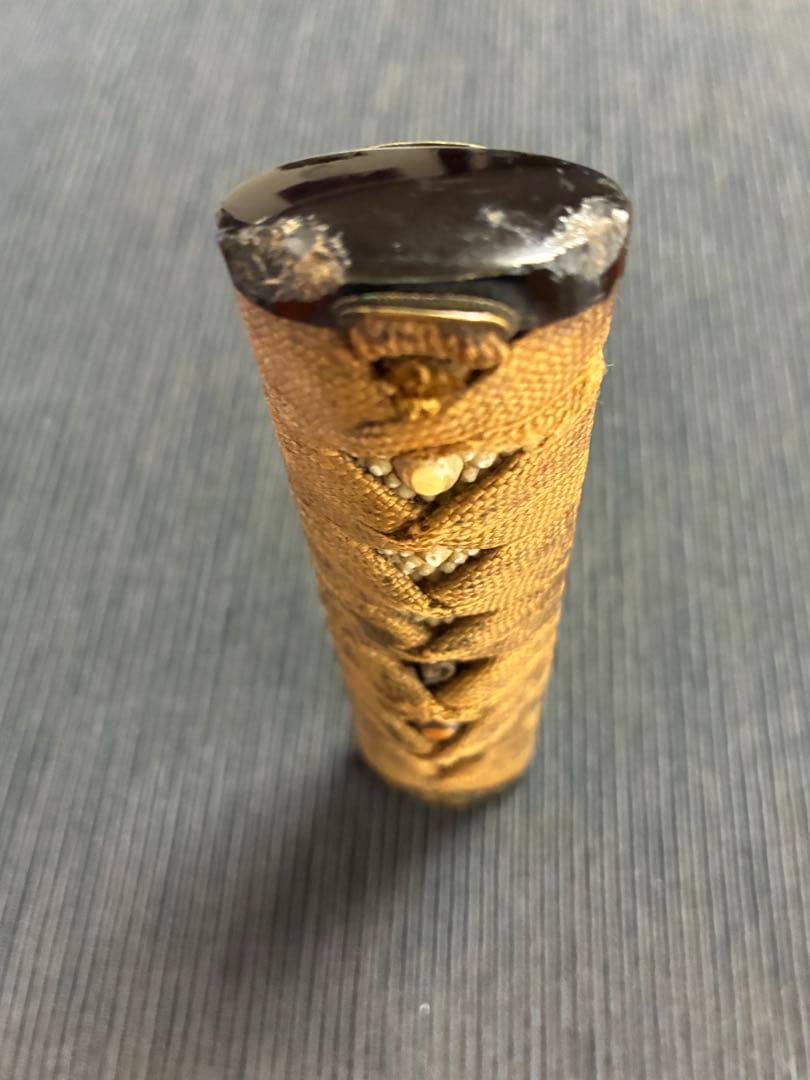 刀装具　柄前　古金工風赤銅魚子地菊紋図縁金具　虎の図目貫　鉄製透かし法螺貝の図