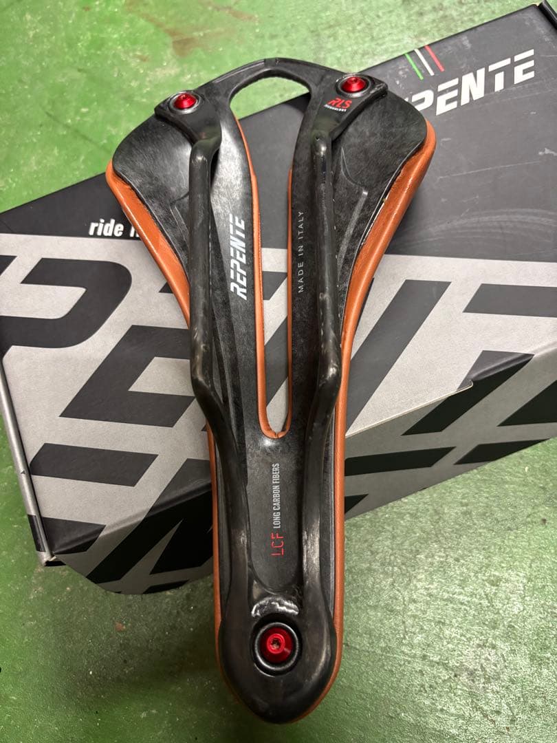 REPENTE レペンテ ARTAX GL カーボンサドル