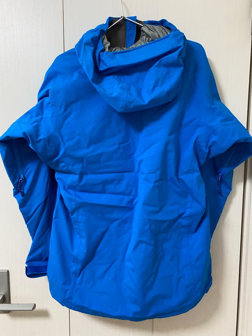 【新品・未使用】mont-bell ストームパーカ 【メンズ　Sサイズ　ブルー】