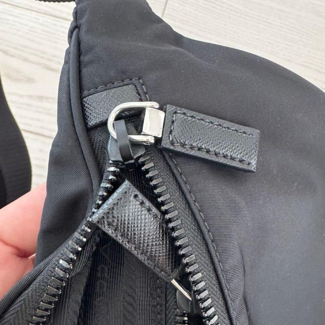 【美品！】PRADA リナイロン ボディバッグ・ウエストポーチ　2VL033