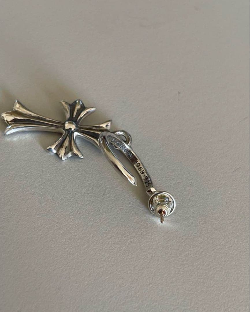 クロムハーツ　タイニークロス　ピアス　片耳　極美品