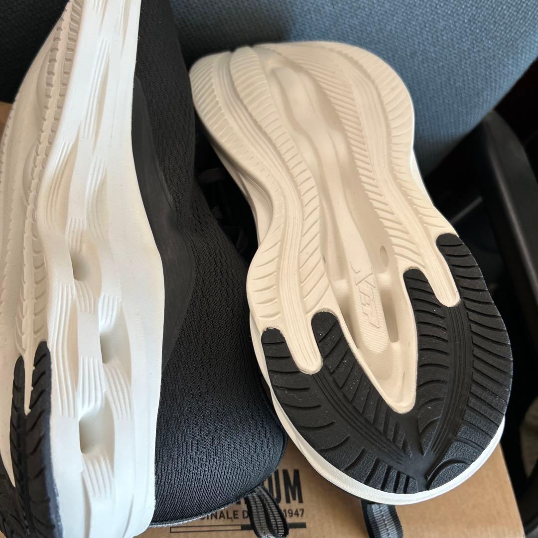 新品未使用XTEP 高機能 軽量 ランニングシューズ 28cm定価15800円