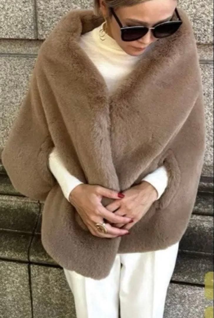 JENNE ファーポンチョ