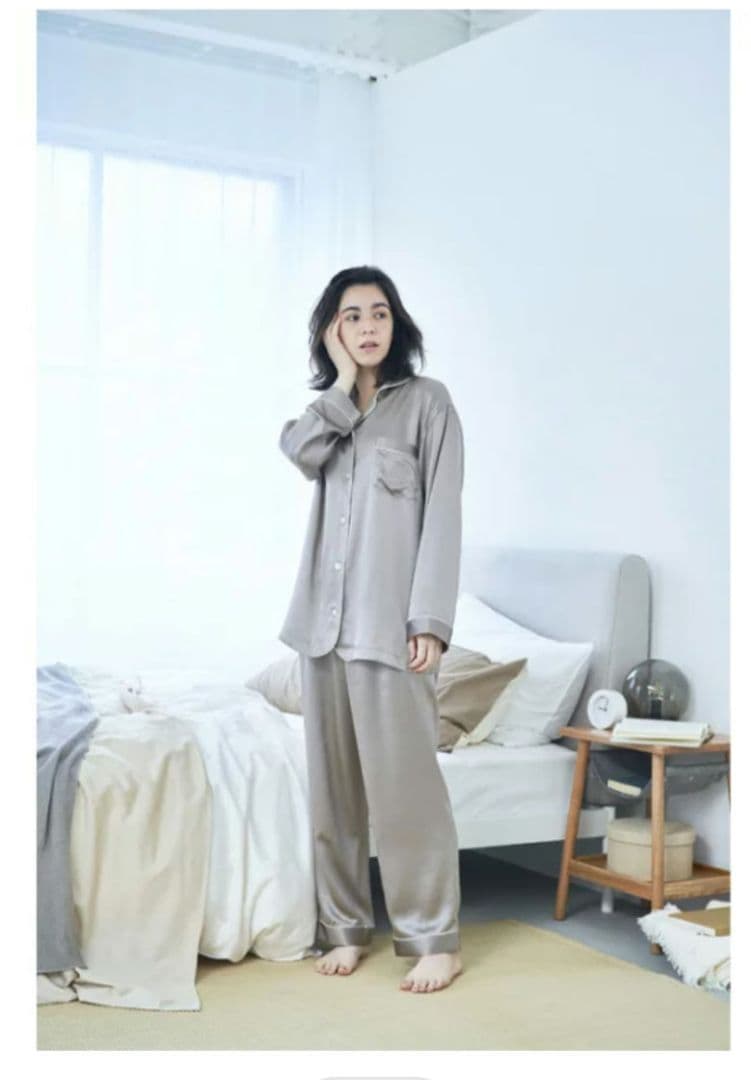 ◎新品未使用タグ付 Wacoal 睡眠科学 シルクパジャマ ワコール グレー 絹