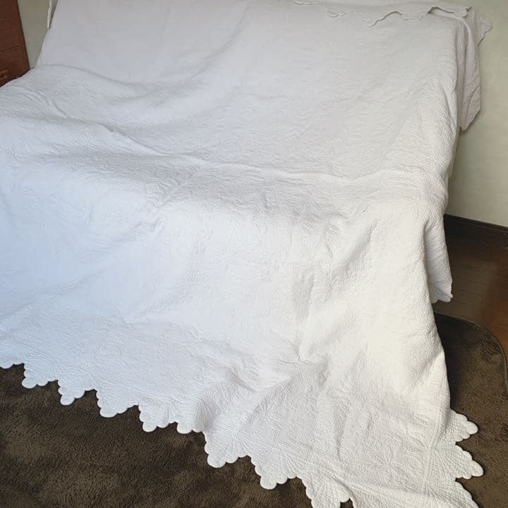 アンティーク　海外　ホワイトキルト　フラワー