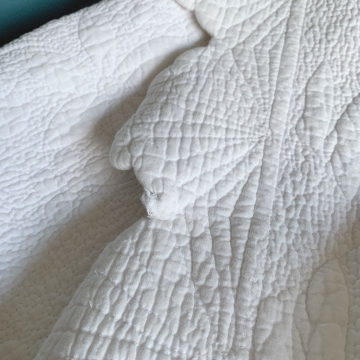 アンティーク　海外　ホワイトキルト　フラワー