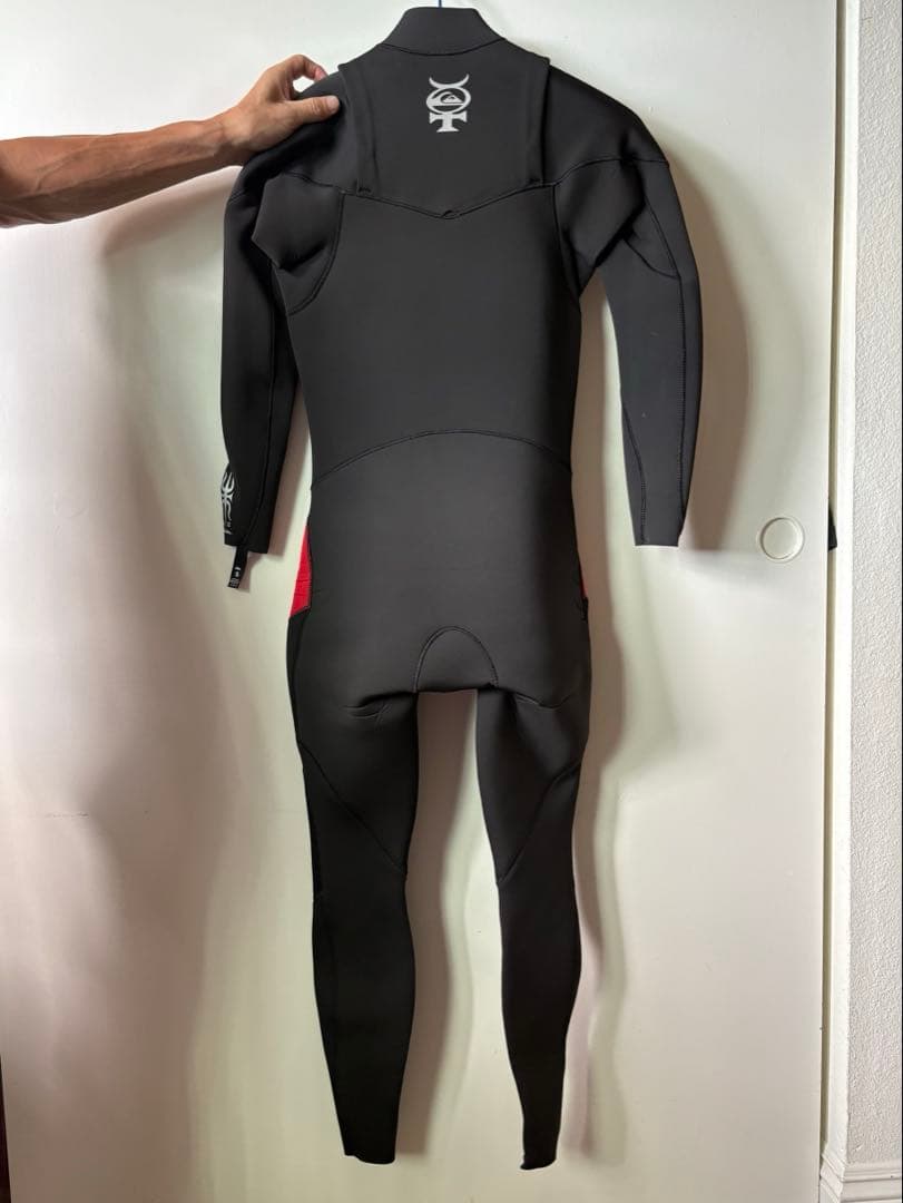 QUIKSILVER フルスーツ ブラック/レッド