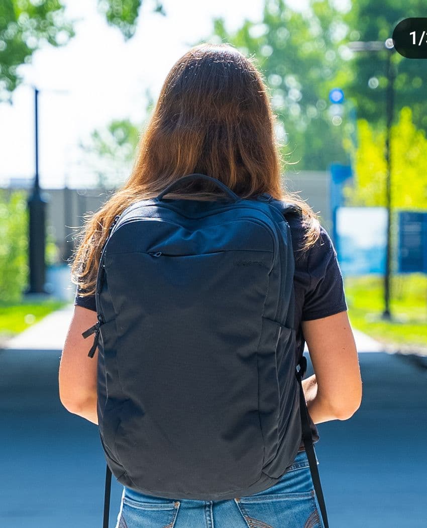 新品lululemon ルルレモン トリプルジップ　バックパックリュック　男女兼