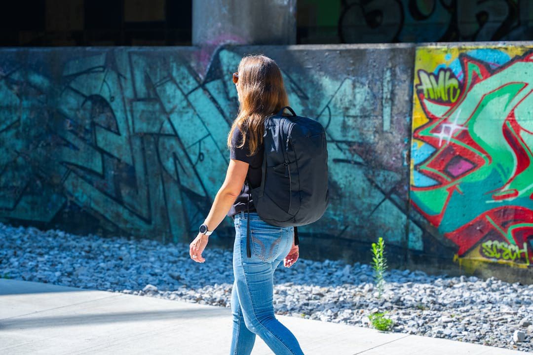 新品lululemon ルルレモン トリプルジップ　バックパックリュック　男女兼