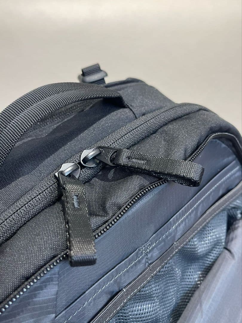 新品lululemon ルルレモン トリプルジップ　バックパックリュック　男女兼