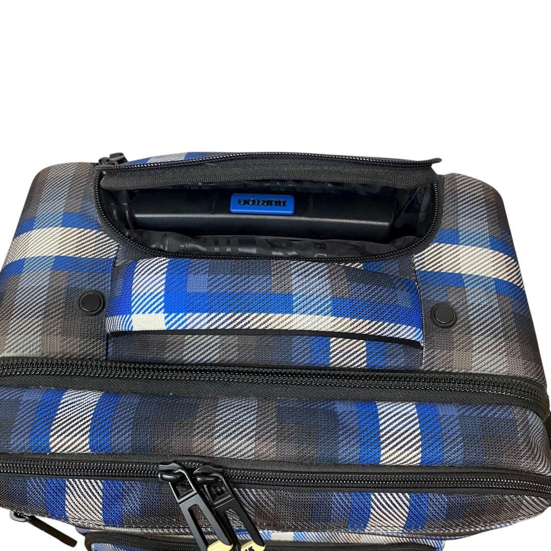 ≪極美品≫BURTON チェック柄 キャリーバック 旅行・スノボに最適！