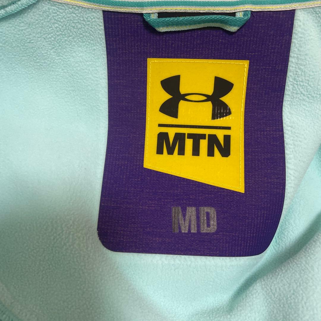 アンダーアーマー　スノボウェア　スキーウェア　フード付きジャケット