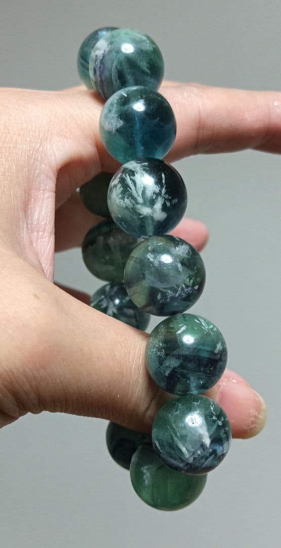 大迫力!ブルー入りエンジェルフェザーフローライト大玉15mmブレス内径約18cm