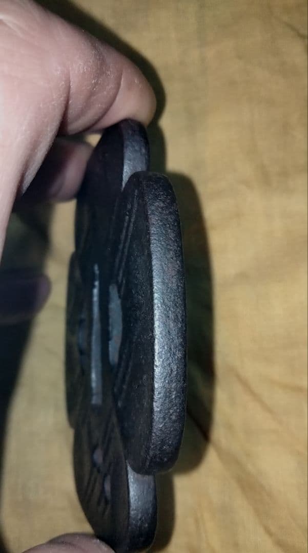 鉄地大鍔　鐔　(豫州松山住正阿弥森勝　斜線小透かし図)　江戸中期　箱付き