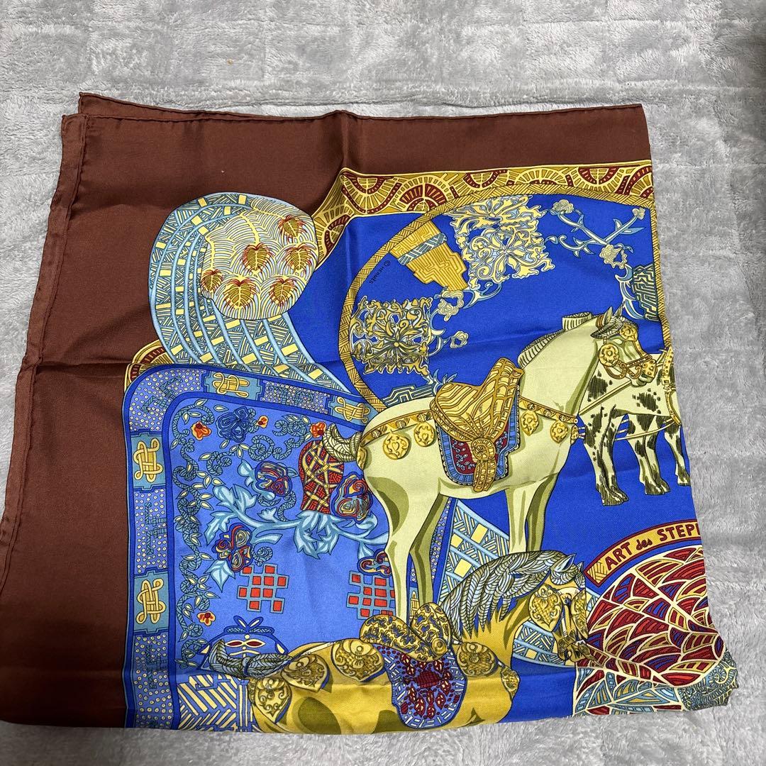 HERMÈS シルクスカーフ 馬とキャメル柄