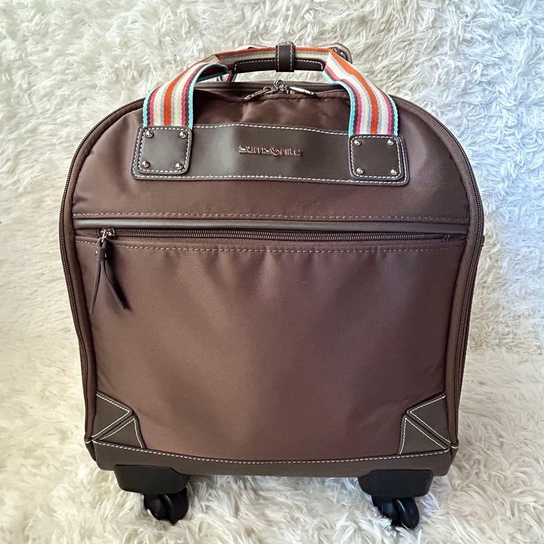 美品　サムソナイト　4輪キャリーケース　機内持ち込み可能　ハンドル調整可能