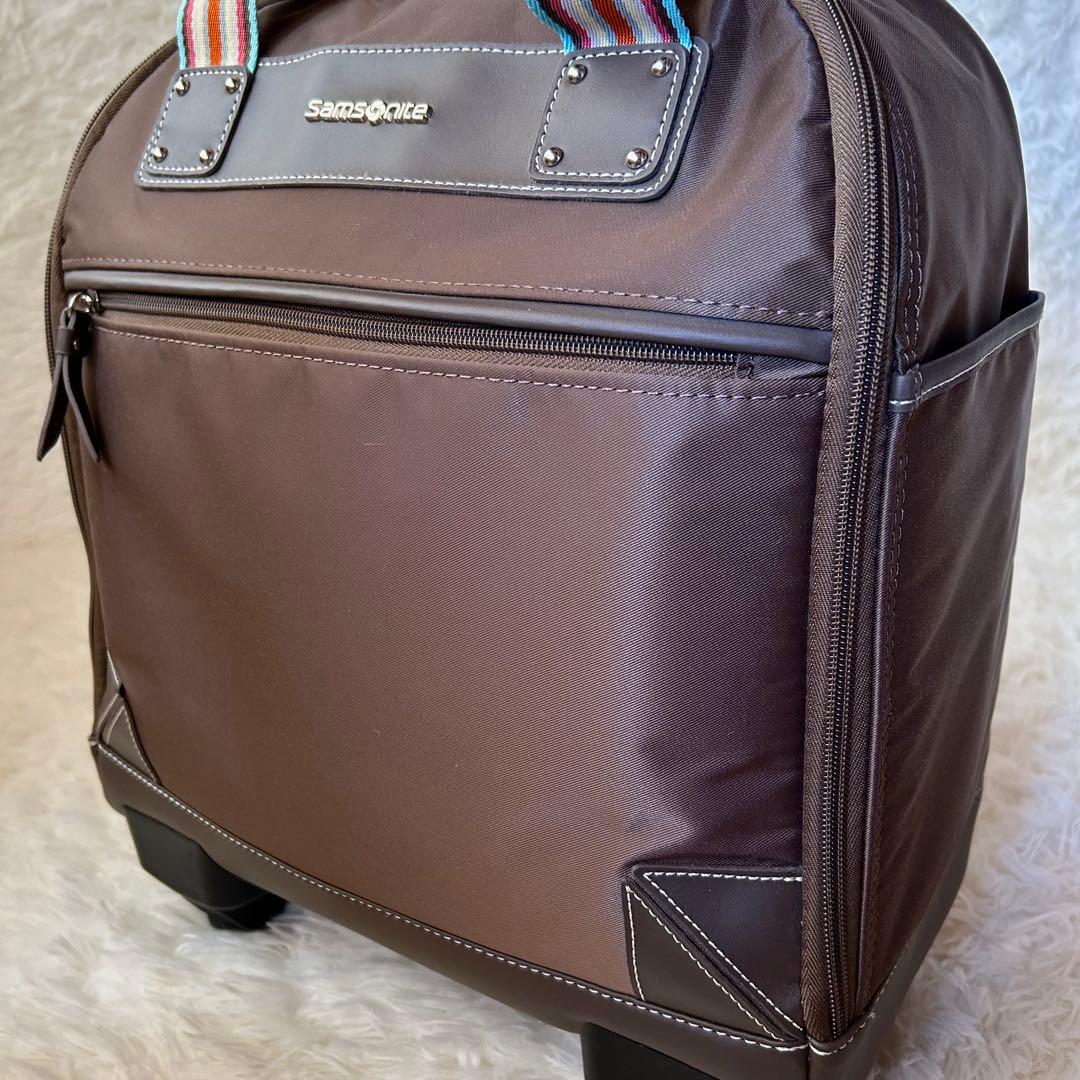 美品　サムソナイト　4輪キャリーケース　機内持ち込み可能　ハンドル調整可能