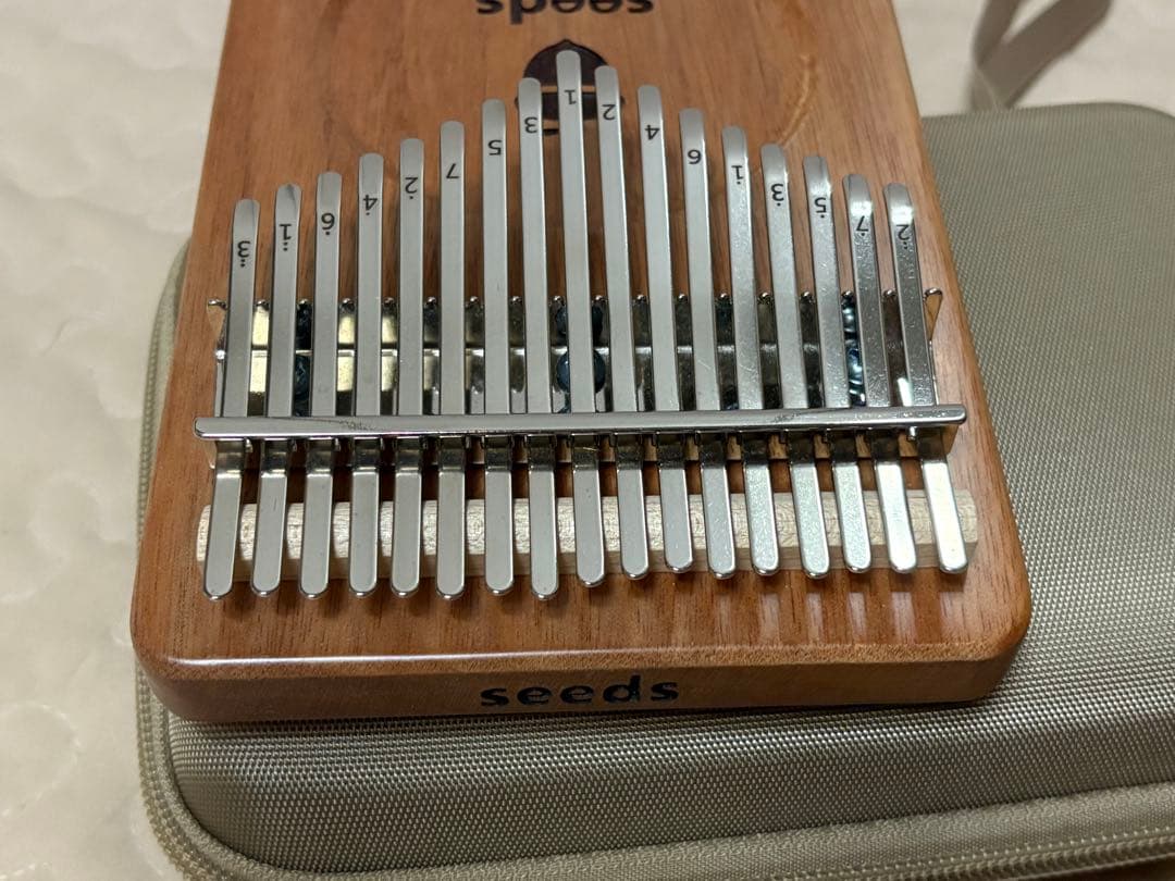 seeds カリンバ ケース付き 17音 終売モデル