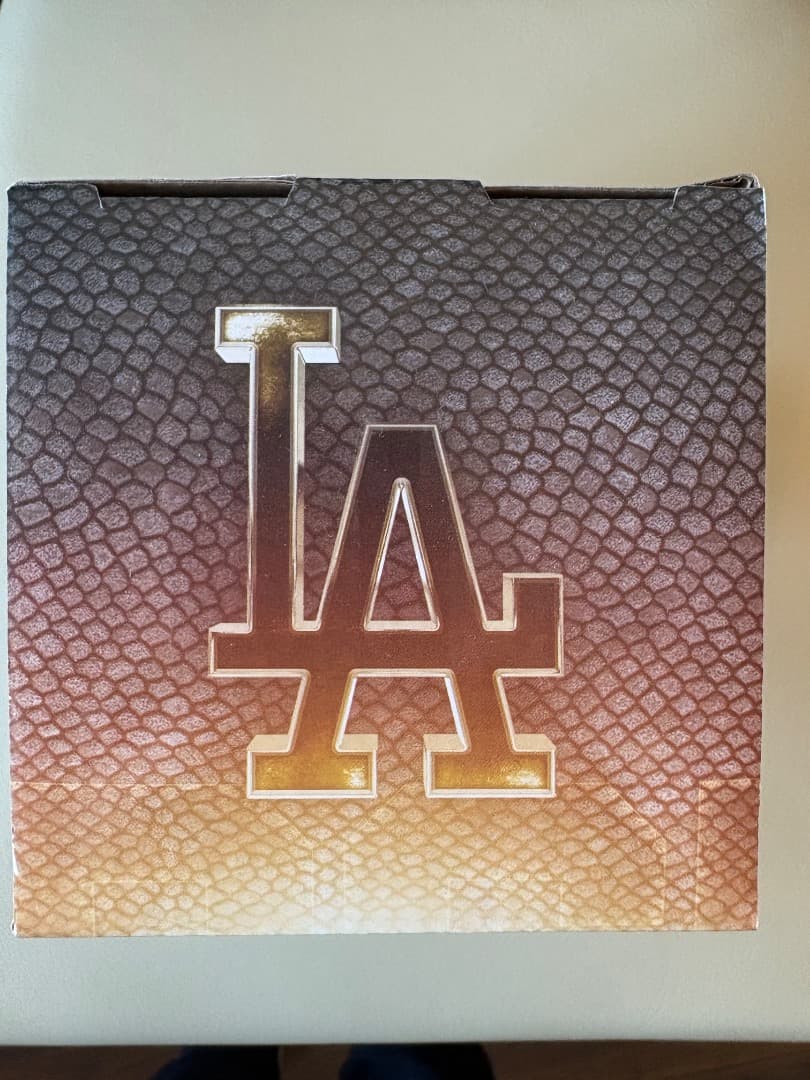 【新品未開封】コービー・ブライアント ボブルヘッド/ドジャースバッジ付