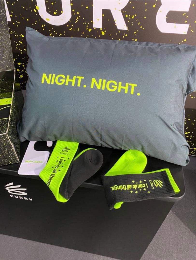 NIGHT. ビジュアル枕 黒/蛍光グリーン