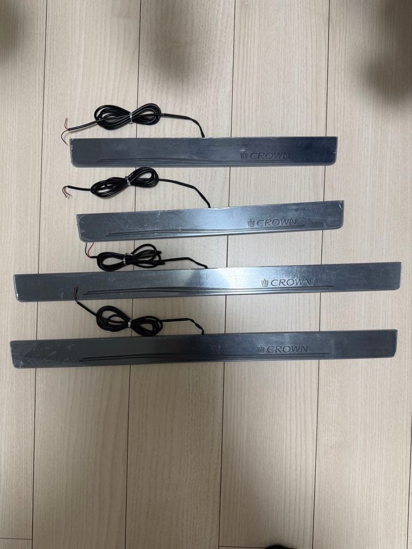 crown クラウン　LED流れるスカッフプレート