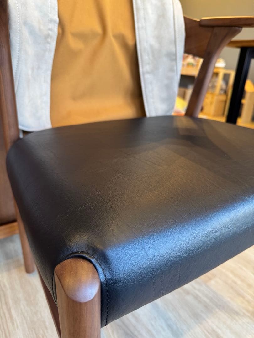 【フルページ】ダイニングチェア① カバー付き、ウォールナット