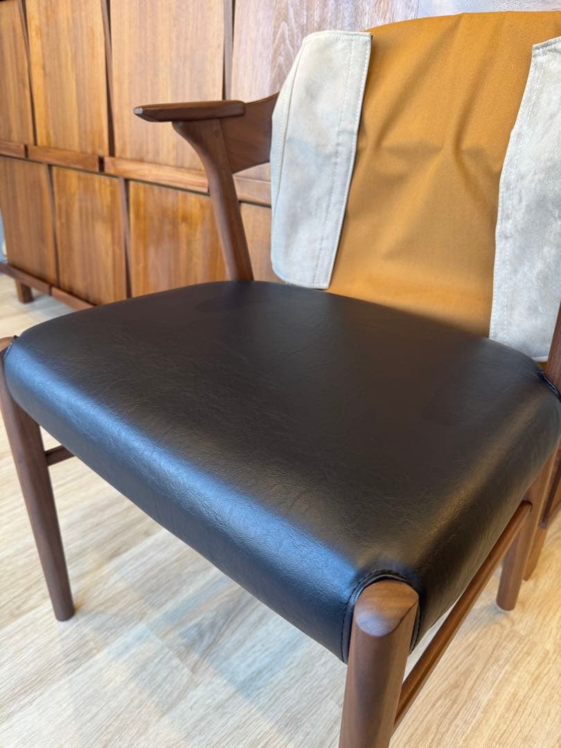 【フルページ】ダイニングチェア① カバー付き、ウォールナット