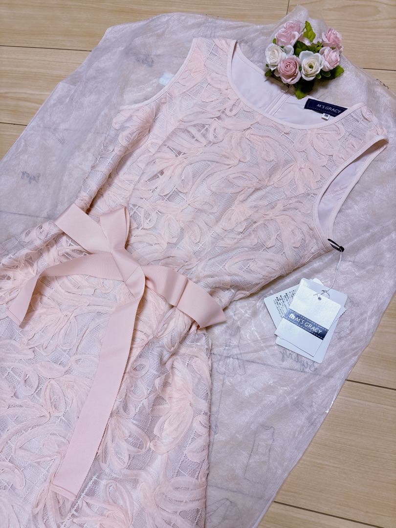 【新品】2025❤️エムズグレイシー❤️インスタ掲載❤️フラワーレースワンピース　36