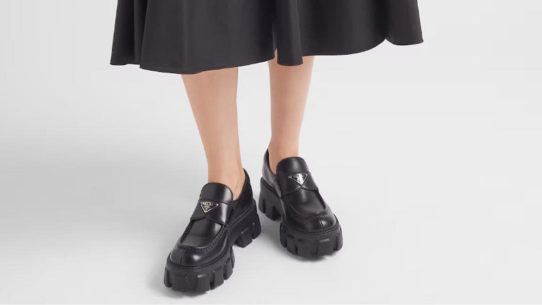 【新品未使用】プラダ モノリス ブラッシュドレザー ローファー　レディース