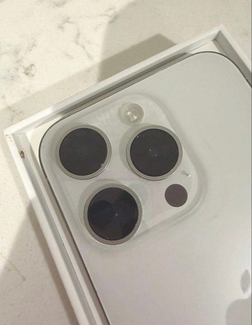か*り様 iPhone 15 Pro 1TB｜バッテリー87%｜箱ケーブル付