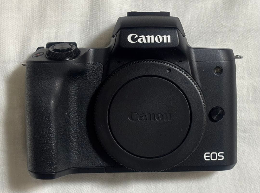 Canon EOS Kiss M ダブルズームキット ブラック※単焦点レンズ付き
