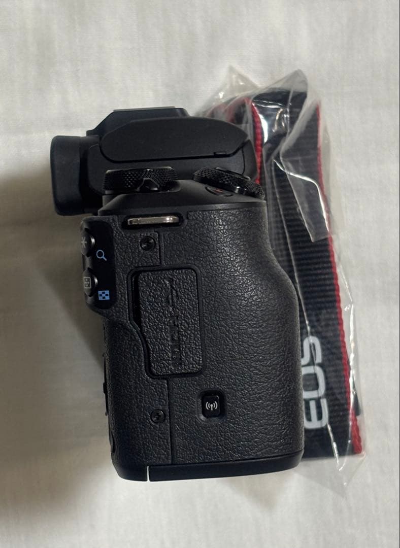 Canon EOS Kiss M ダブルズームキット ブラック※単焦点レンズ付き