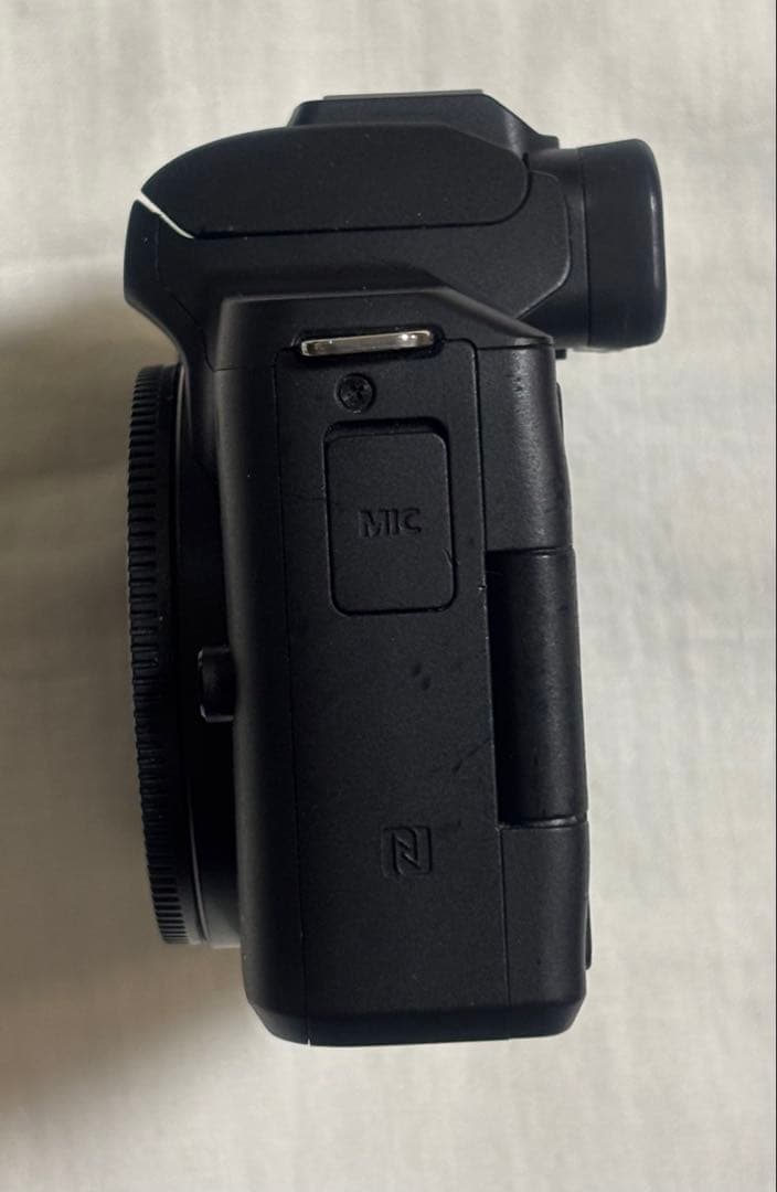 Canon EOS Kiss M ダブルズームキット ブラック※単焦点レンズ付き